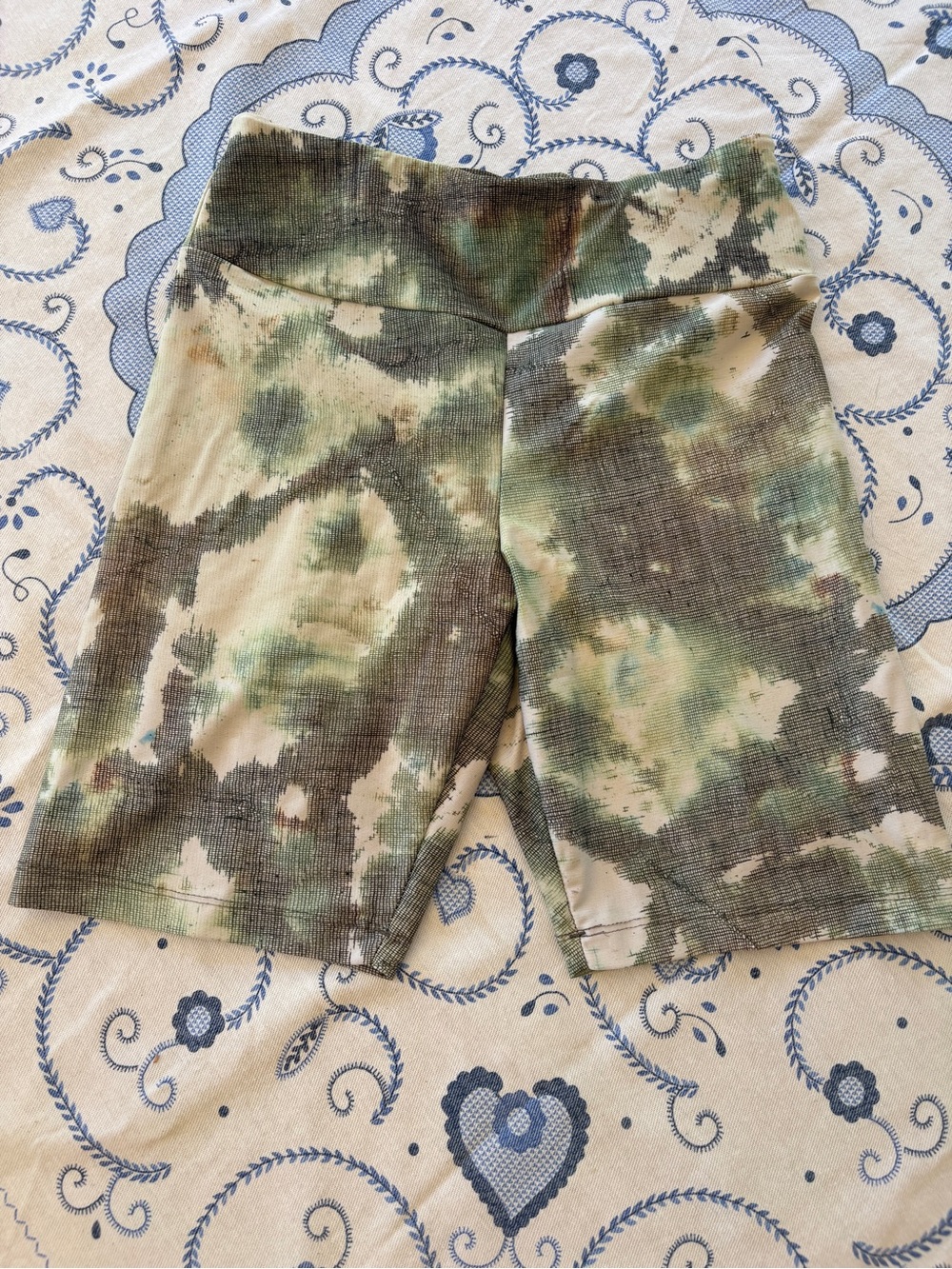 Oysho High-Rise Tie-Dye Women’s Bike Shorts — Green/Beige